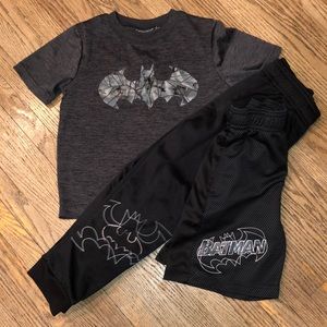 ☀️4/$20☀️3 pce Batman set. Tshirt, shorts and pants. Black w/grey. Sz 5.